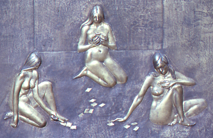 1970/13 Three girls playing tarot cards